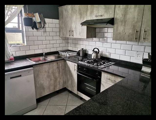 2 BEDROOM TOWNHOUSE FOR SALE IN NORTH VILLA